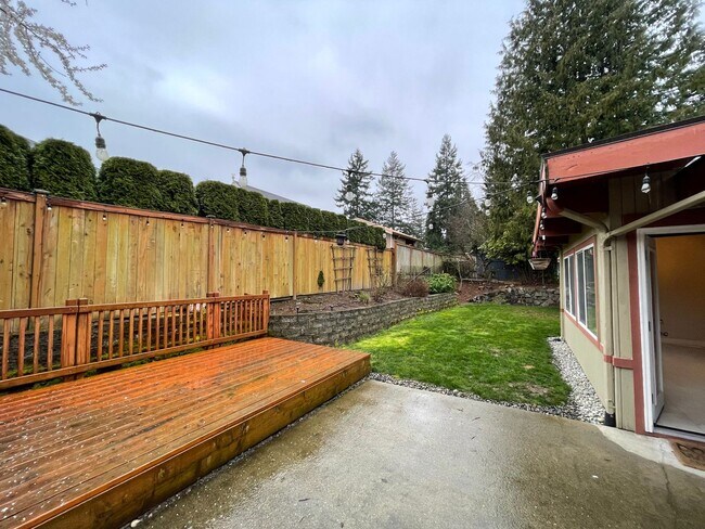 Building Photo - Spacious 4 Bed / 3 Bath Remodeled Rambler | Large Yard + Outbuildings + Minutes to Marina Desirab...