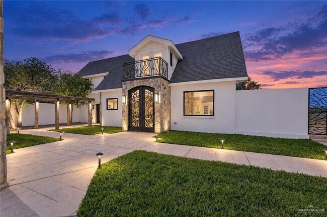 Building Photo - 12303 Lakeview Dr