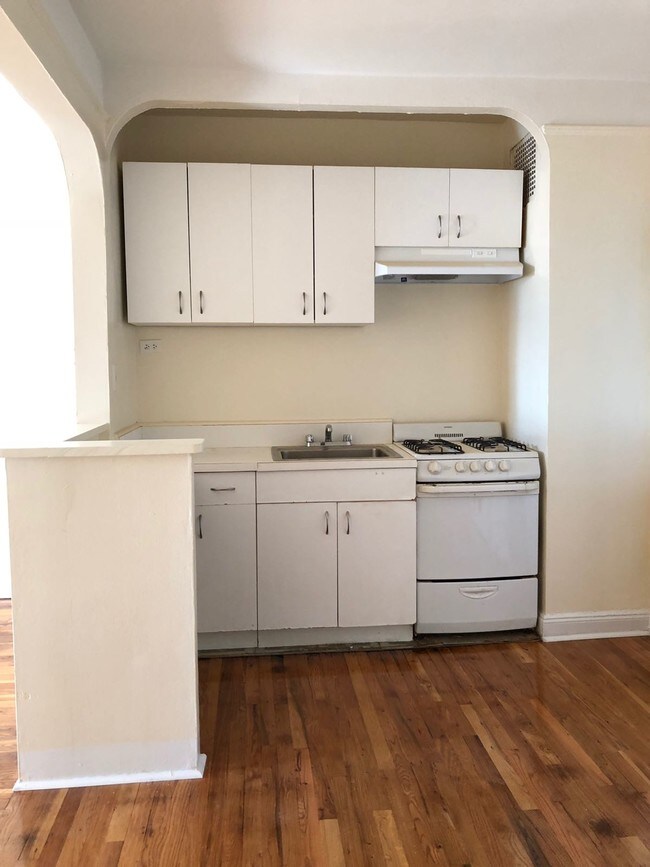 Building Photo - 10-12 Nameoke St