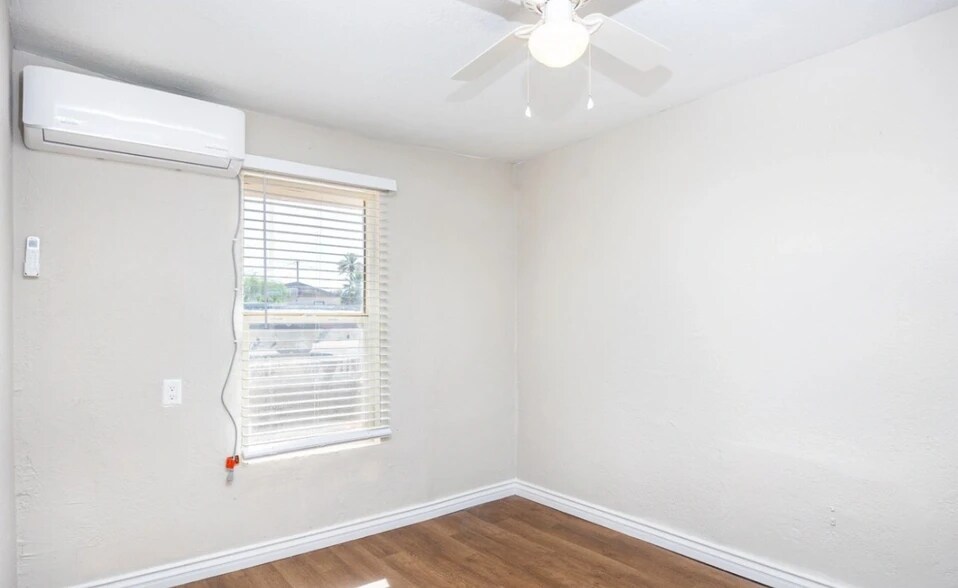 Building Photo - 809 N Arbor Ave