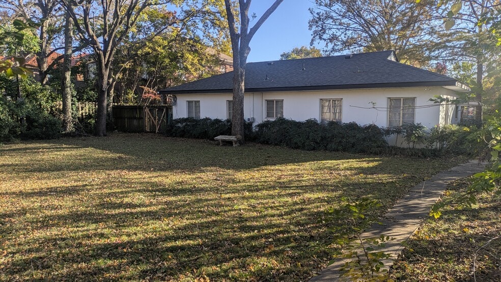 Building Photo - 1816 W Main St