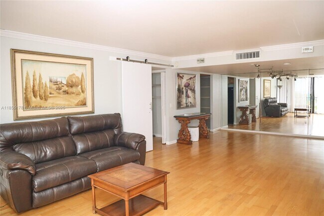 Building Photo - 5600 N Flagler Dr