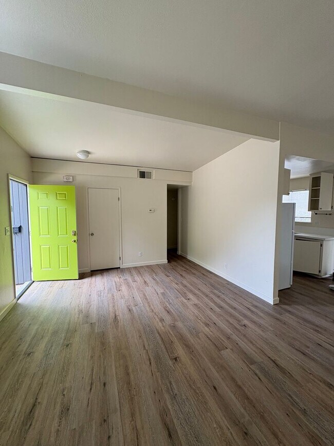 Building Photo - Halfplex in Central Davis