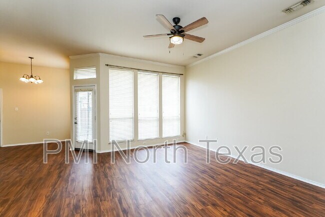 Building Photo - 10706 Robincreek Ln