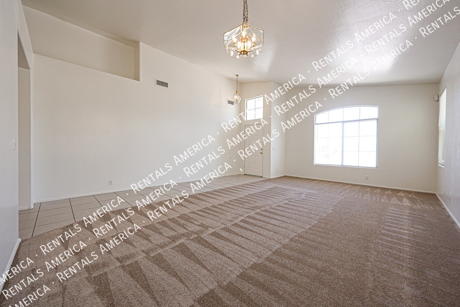 Building Photo - 7257 E Lakeview Ave