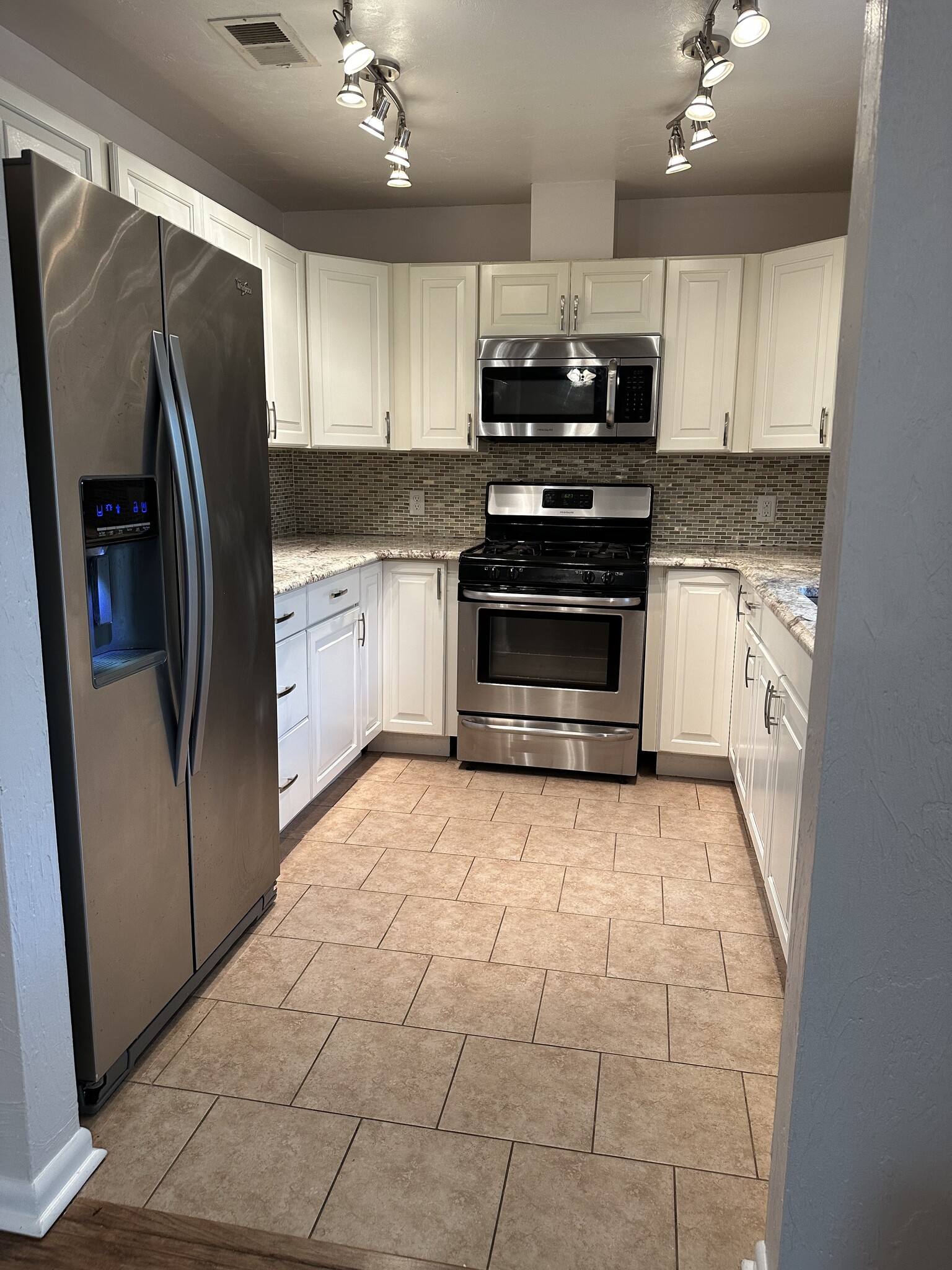 Building Photo - 1110 SW 19th Pl