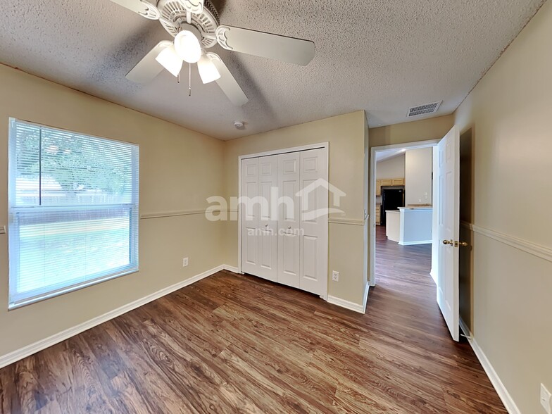 Building Photo - 1005 Sandhill St