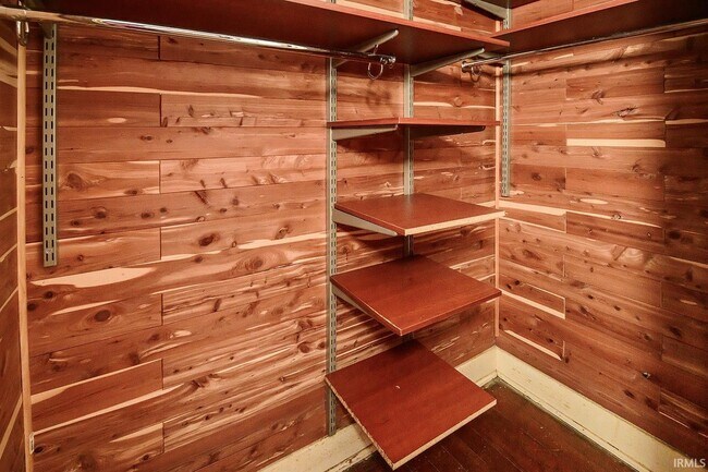 Building Photo - 720 S Park Ave