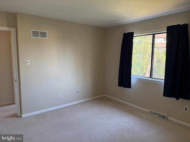 Building Photo - 5404 Doral Dr