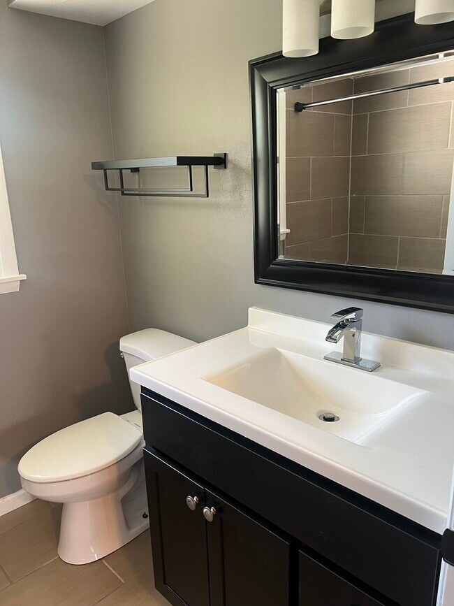 Full Bathroom - 155 Laurie St