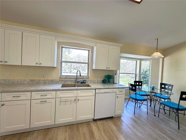 Building Photo - 5261 SE 15th Ave