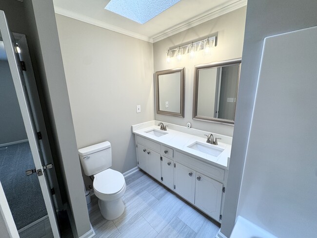 Building Photo - 3900-3AA4 Sterling Pointe Dr