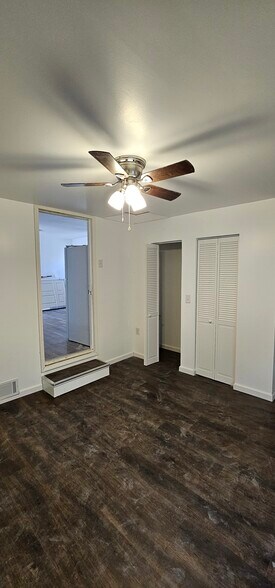 Building Photo - 10716 Bennington Ave