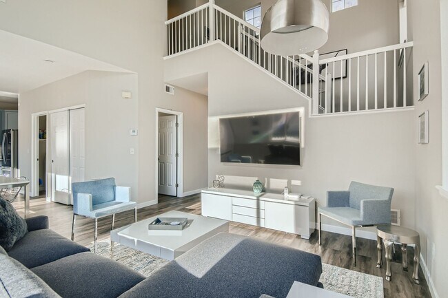 Building Photo - Lovely 3 BDR/3BA Home - 20 Minutes to Denver