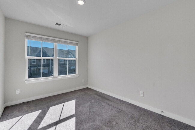 Building Photo - Beautiful 3 Bedroom, 2.5 Bathroom Townhome with 1-Car Garage $1,650/mo rent