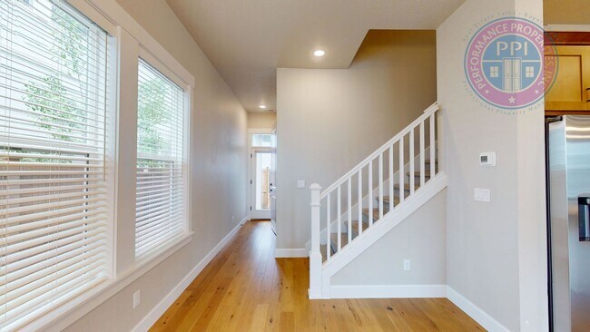 Building Photo - REED'S CROSSING!  Luxury Home, Stylish Amenities, Central Air-Conditioning, Close To Nike & Intel