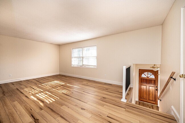 Building Photo - 1058 18th Ave NW