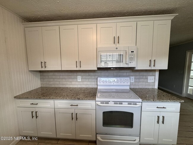 Building Photo - 3855 Mandarin Woods Dr S