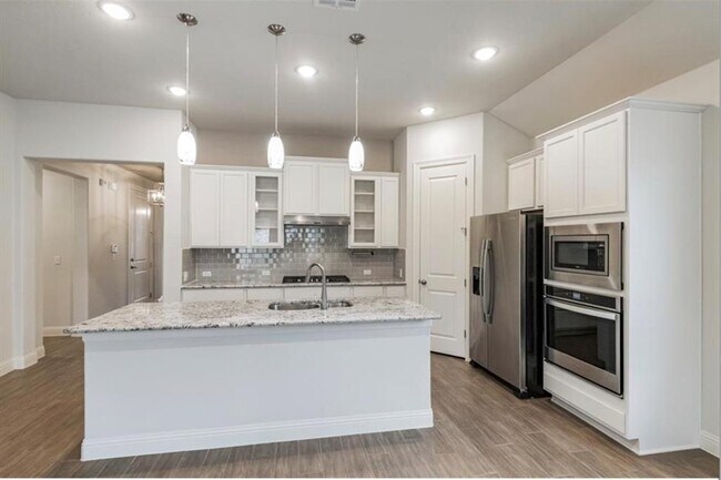 Building Photo - 218 Gulfton St