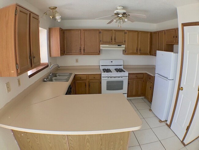 Building Photo - Northeast El Paso 3bed/2.5bath with Loft!