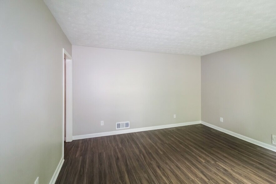 Building Photo - 7006 Knollwood Dr