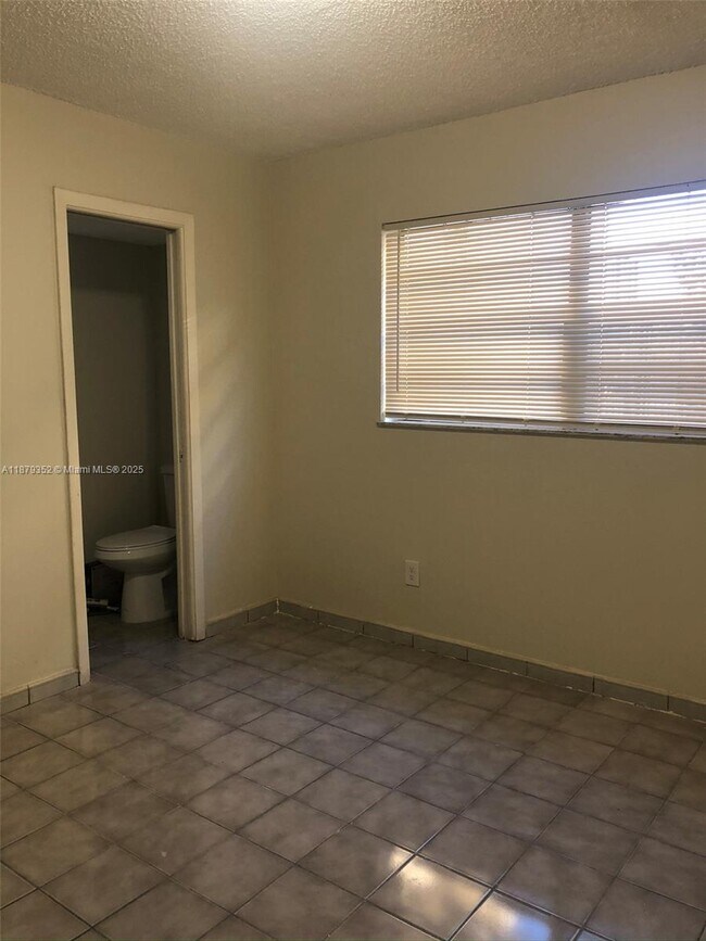 Building Photo - 5960 W 25th Ct