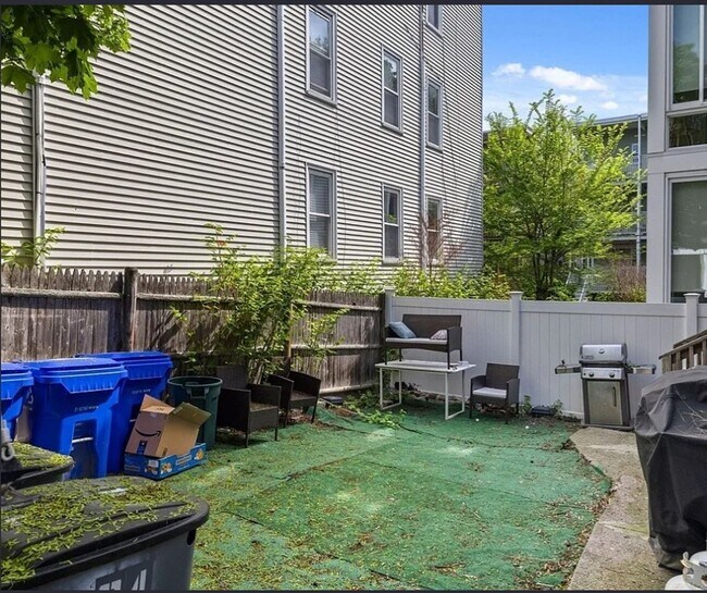 Building Photo - Marine Rd