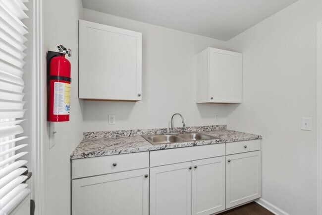 Building Photo - 1316 Sunnyview Dr