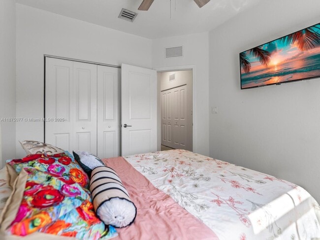 Building Photo - 1108 SE 26th Ter