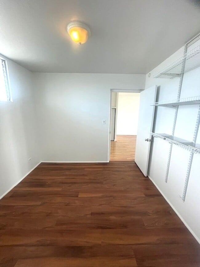 Building Photo - 3 Bedroom / 1.5 Bath in Honolulu