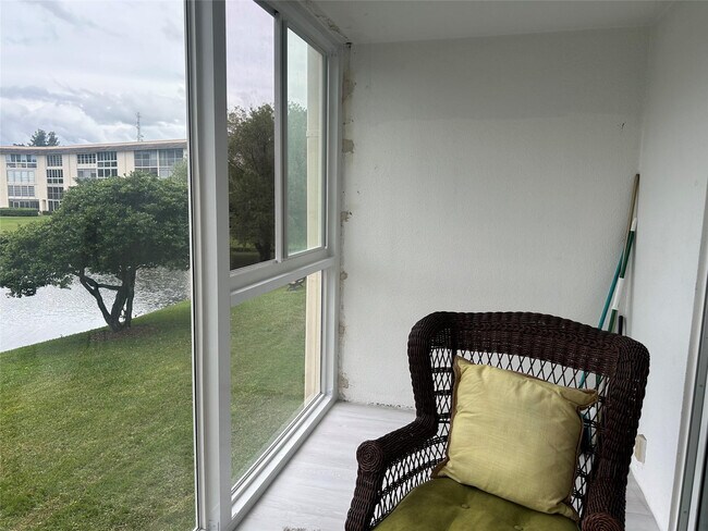 Building Photo - 1902 Bermuda Cir