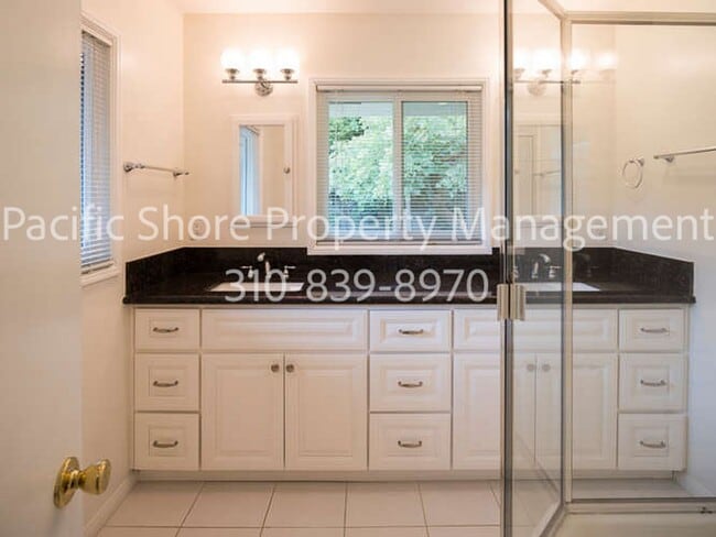 Building Photo - Charming Brentwood Ranch Home with Excepti...
