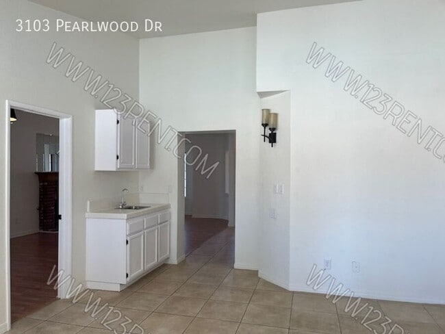 Building Photo - 3103 Pearlwood Dr