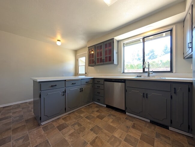 Building Photo - Wonderful 4-Bedroom, 2-Bath Home With Soli...