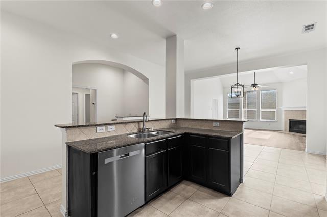 Building Photo - 2698 Lake Ridge Dr