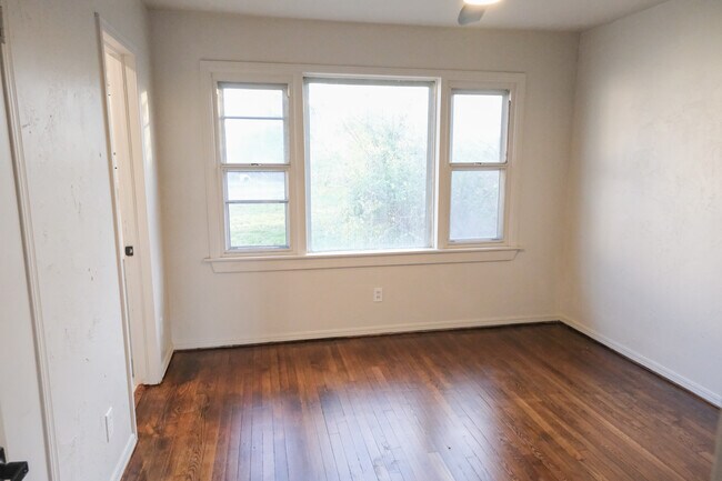 Building Photo - 1808 NW 40th St