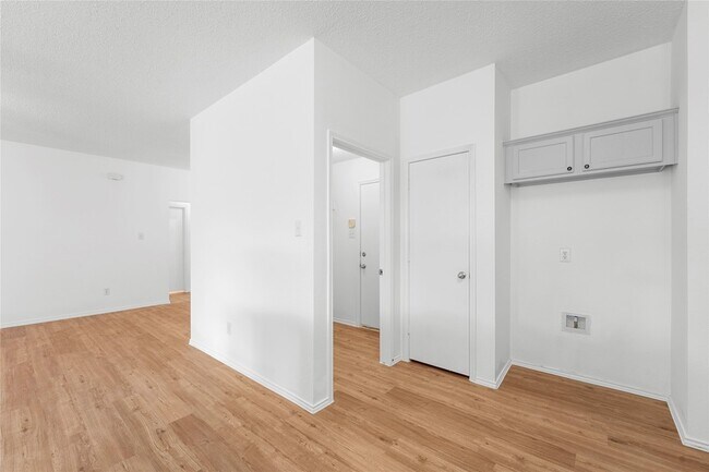 Building Photo - 9825 Tyler Dr