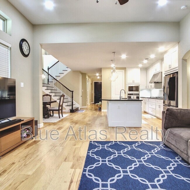 Building Photo - 4983 Stornoway Dr