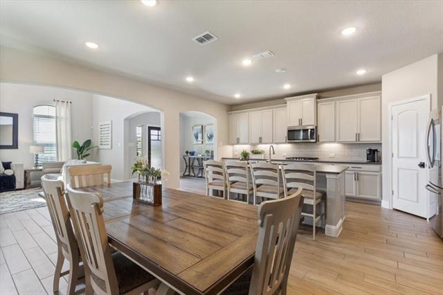 Building Photo - 7313 Willow Thorne Dr