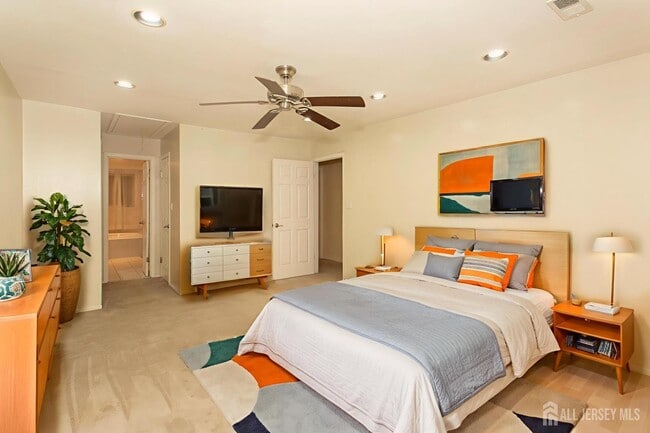 Building Photo - 410 Johnstone St