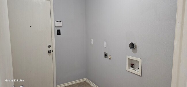 Building Photo - 6701 Riding Wind Dr