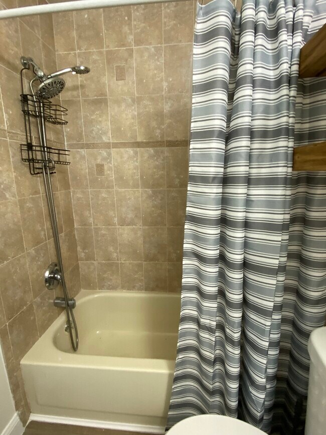 Building Photo - 1781 SE Linpark Ct