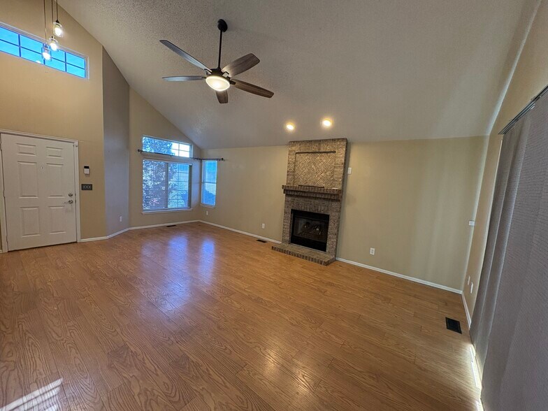 Building Photo - 3920 Anvil Dr