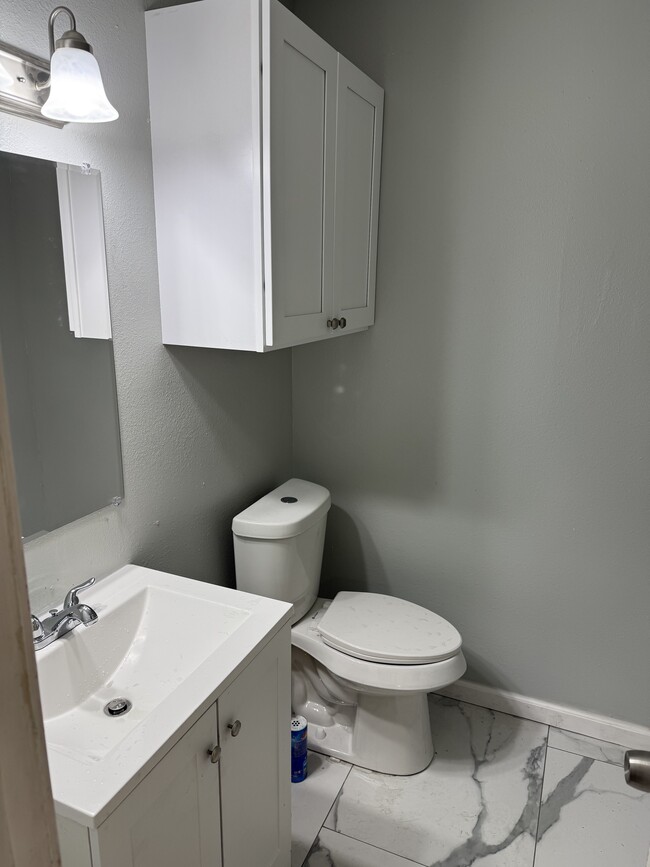 Building Photo - 510 W Byrd Blvd