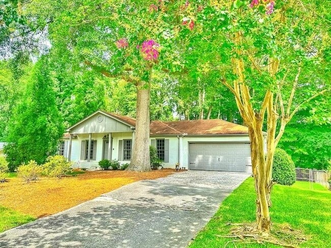 Building Photo - 215 Jayne Ellen Way