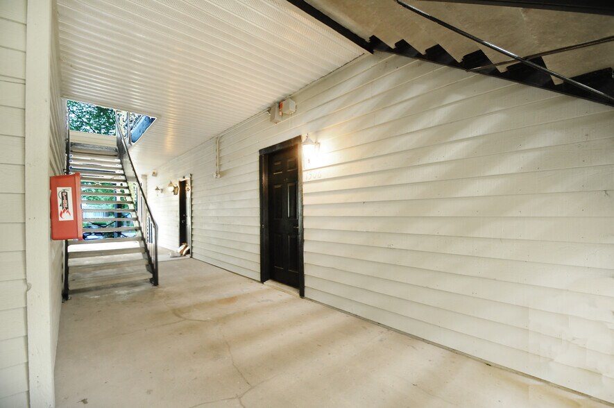 Building Photo - 3903 Penderview Dr