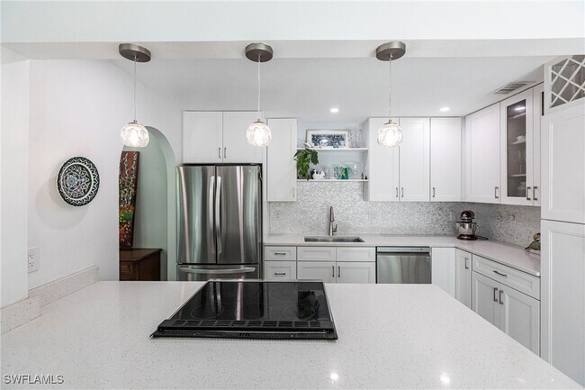 Building Photo - 1323 Solana Rd