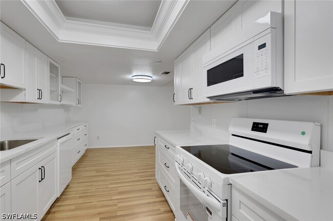 Building Photo - 3615 Boca Ciega Dr