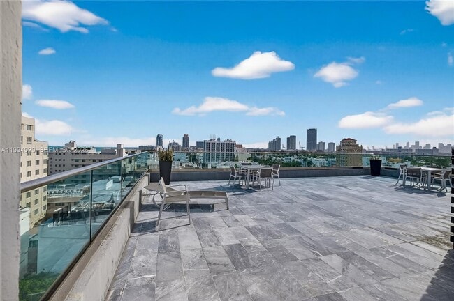 Building Photo - 1255 Collins Ave