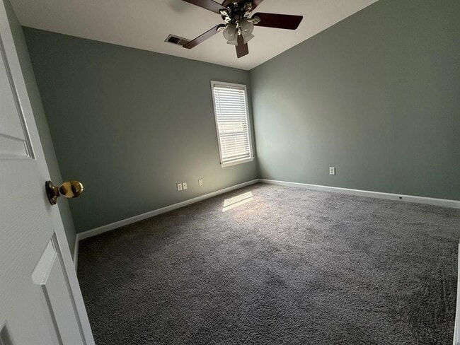 Building Photo - 1173 Island Pl E